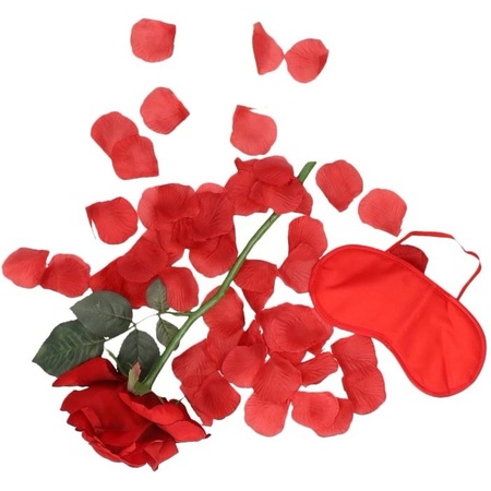 Valentijnsdag verassingsmasker pakket met roos en strooiblaadjes